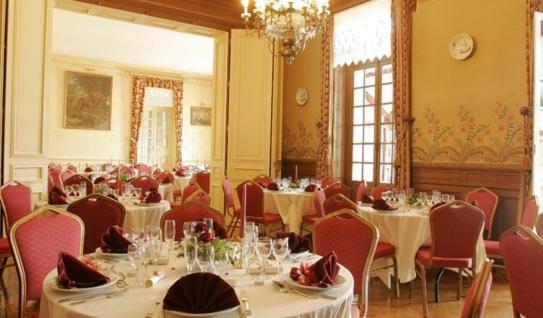 蒙特巴瑞耶城堡酒店 Parigné-lʼÉvêque 外观 照片